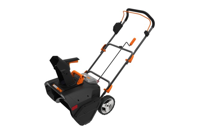 Снегоуборщик WORX WG471E, 40v, 50 см, в комплекте АКБ 2x4 А·ч и ЗУ (аккумуляторный)