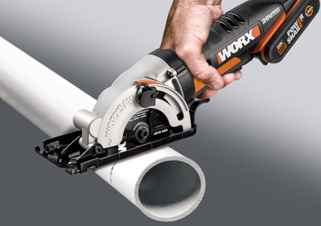 Циркулярная пила (дисковая) WORX SAW WX527, 20v, 85 мм, в комплекте АКБ 2 А·ч и ЗУ (аккумуляторная)