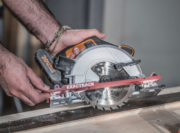 Циркулярная пила (дисковая) WORX WX530, 20v, 165 мм, в комплекте АКБ 2 А·ч и ЗУ (аккумуляторная)